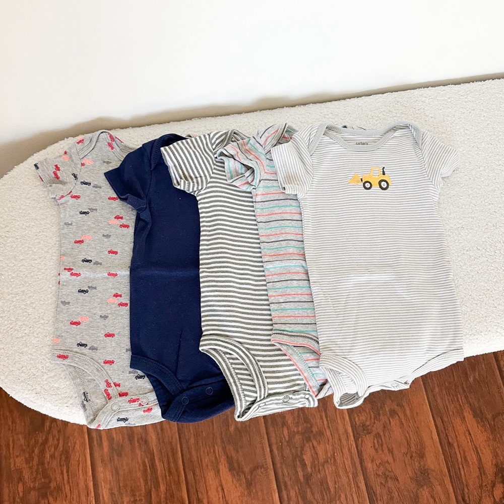 5pcs carters baby boy bodysuits (9 months)